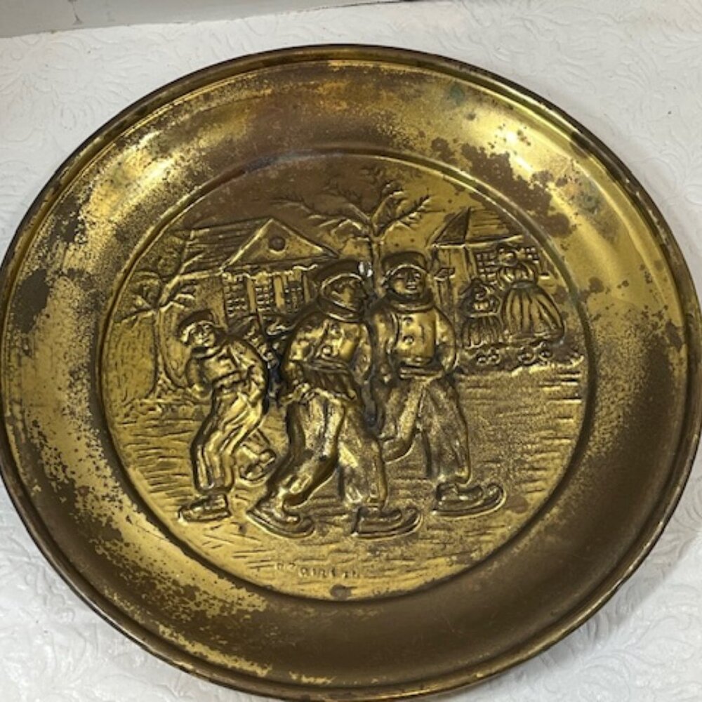 Handmade Brass Repousse Skaters w/Onlookers Decorative Wall Plate 10"